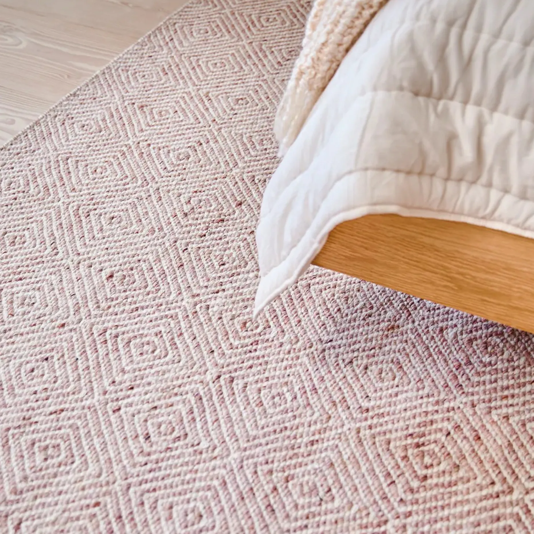 Bovi 8 x 10 Rug - Ash Rose