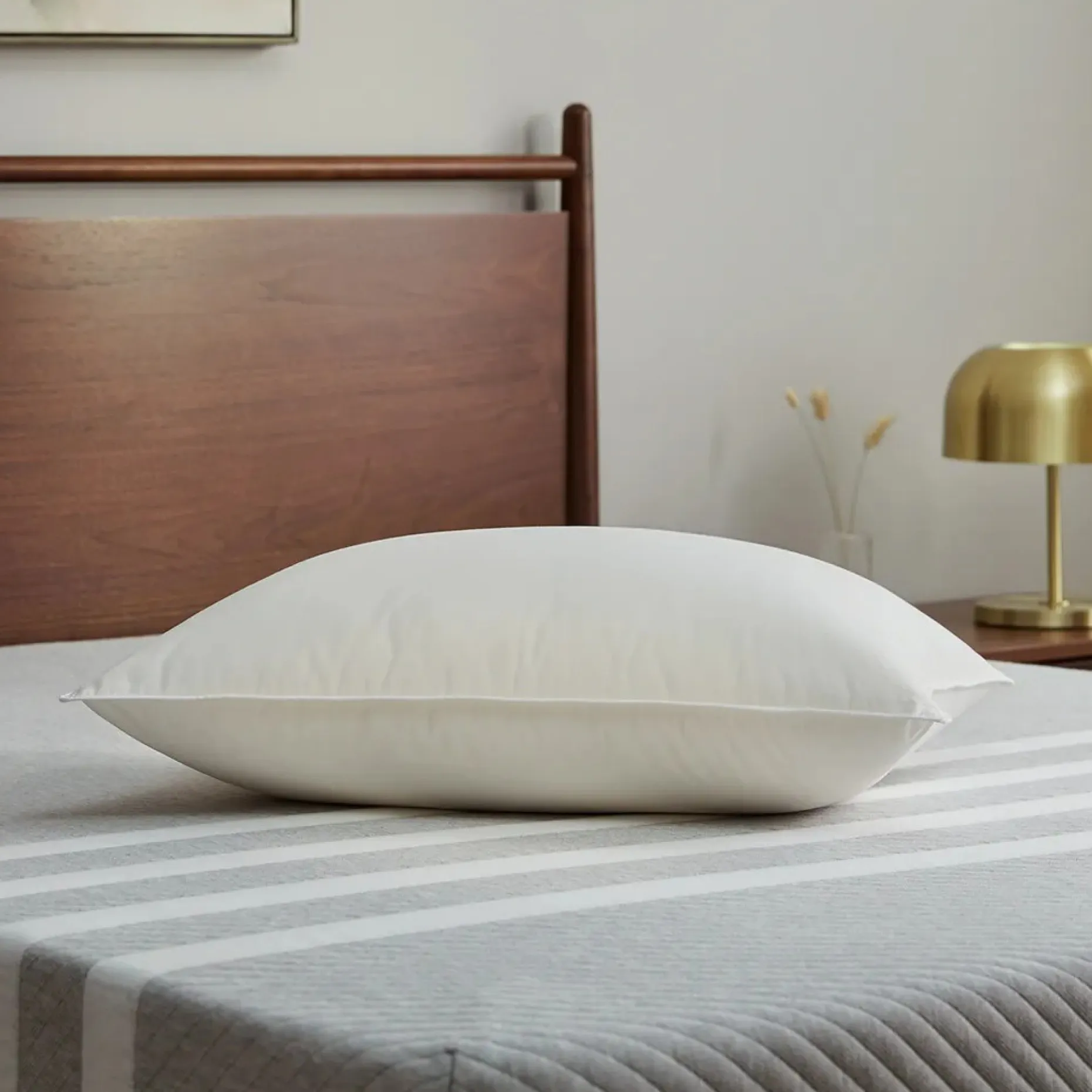 Dyna Standard Down Pillow