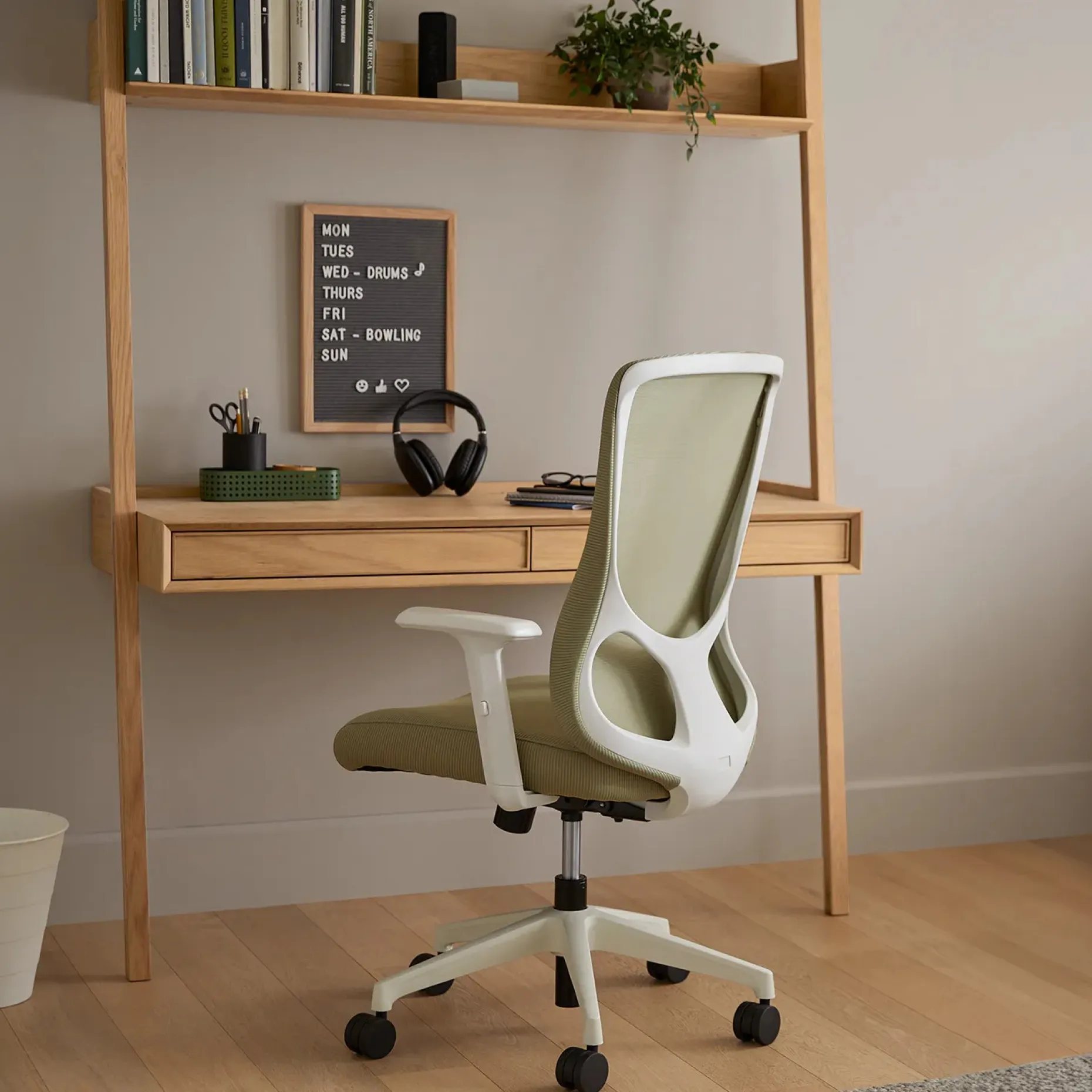 Fantol 51.5" Leaning Desk - Natural Oak