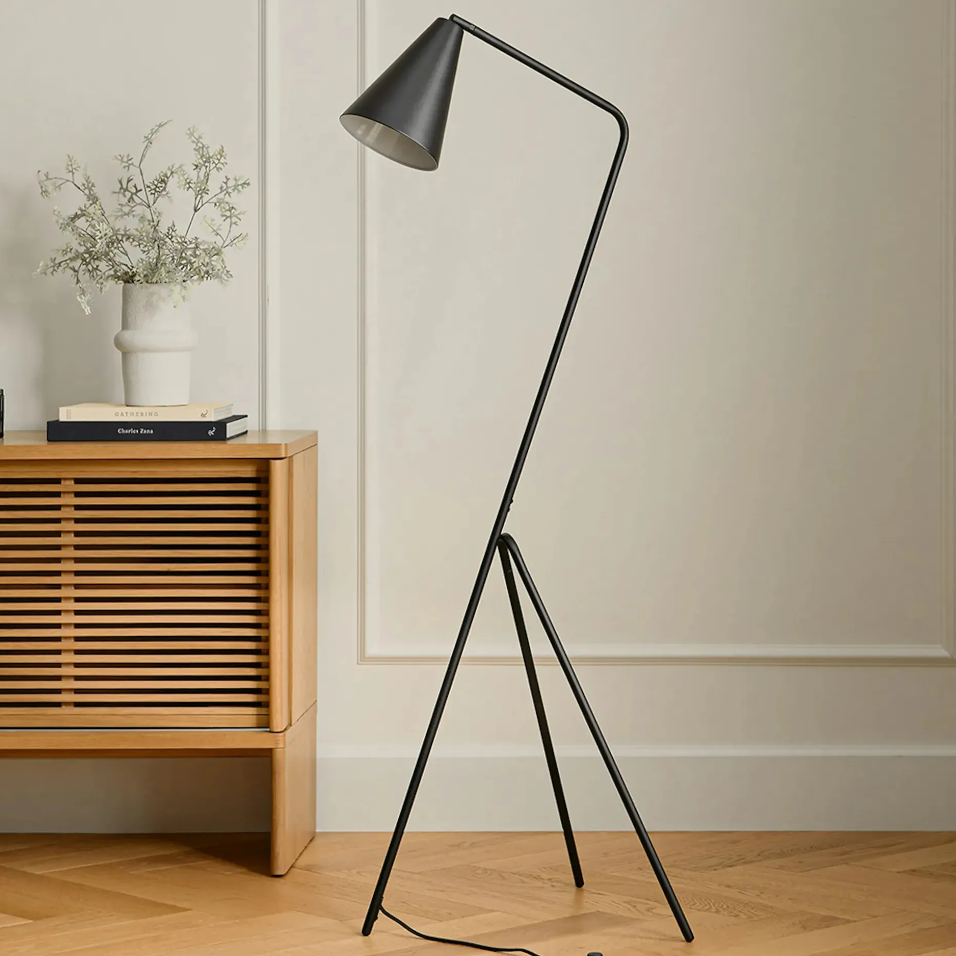 Gira Floor Lamp - Matte Black