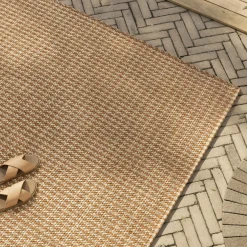Hundur 9 x 12 Indoor/Outdoor Rug - Houndstooth