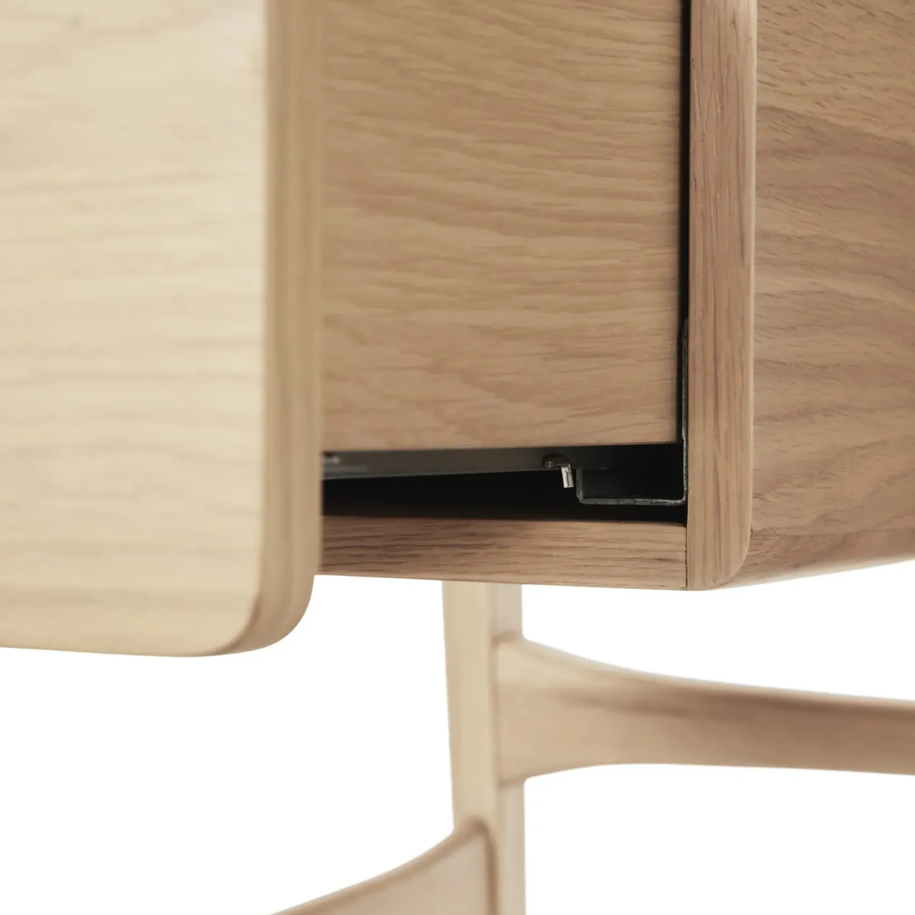Krossa 65" Executive Desk - White Oak