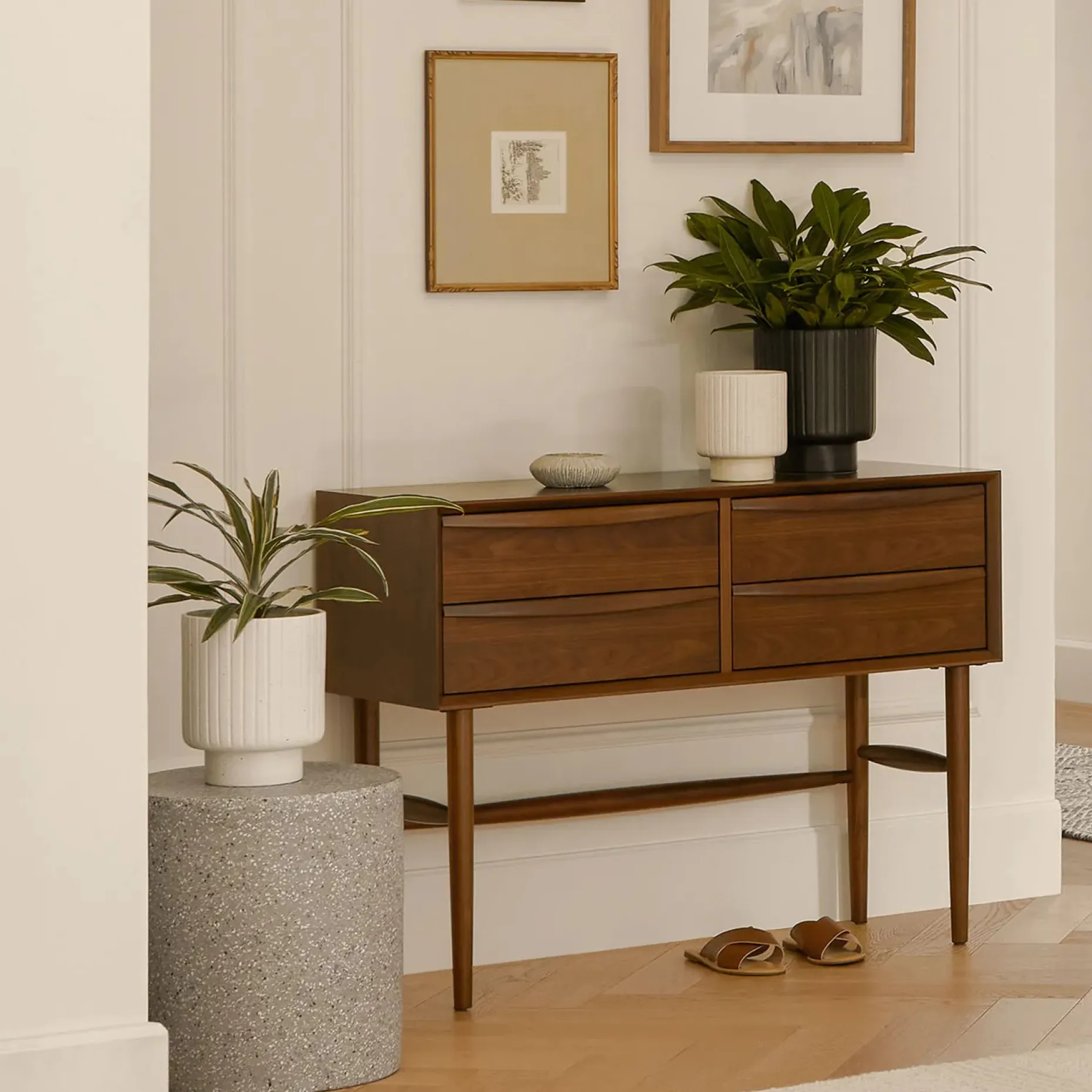 Lenia 39.25" Console - Walnut