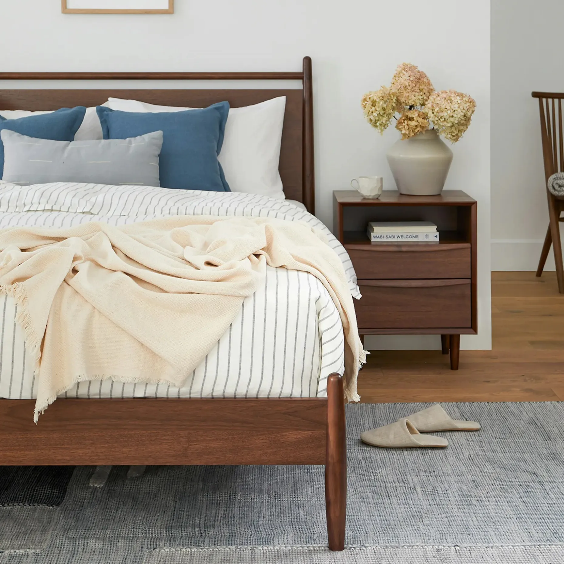 Lenia Queen Panel Bed - Walnut