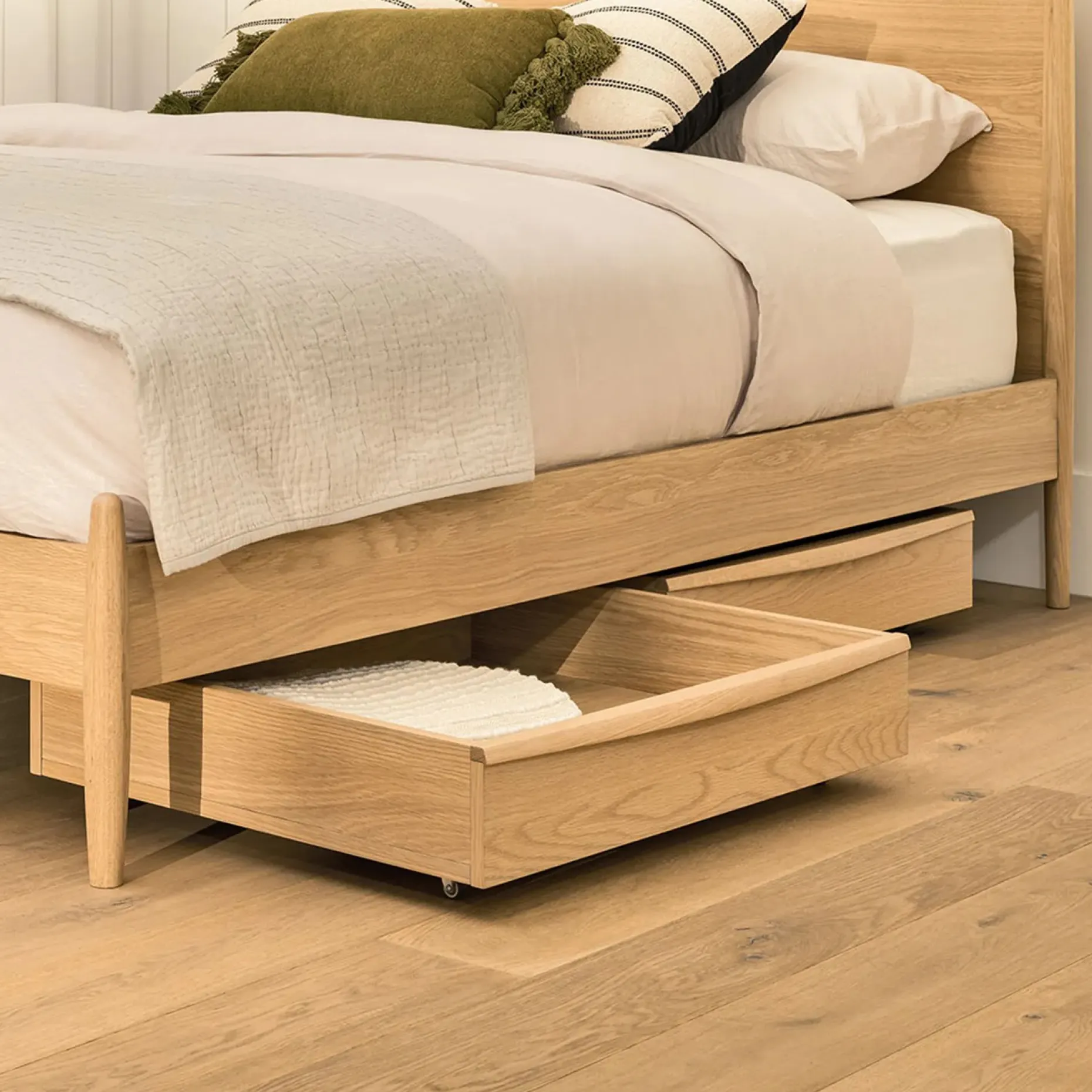 Lenia Queen Panel Bed - White Oak