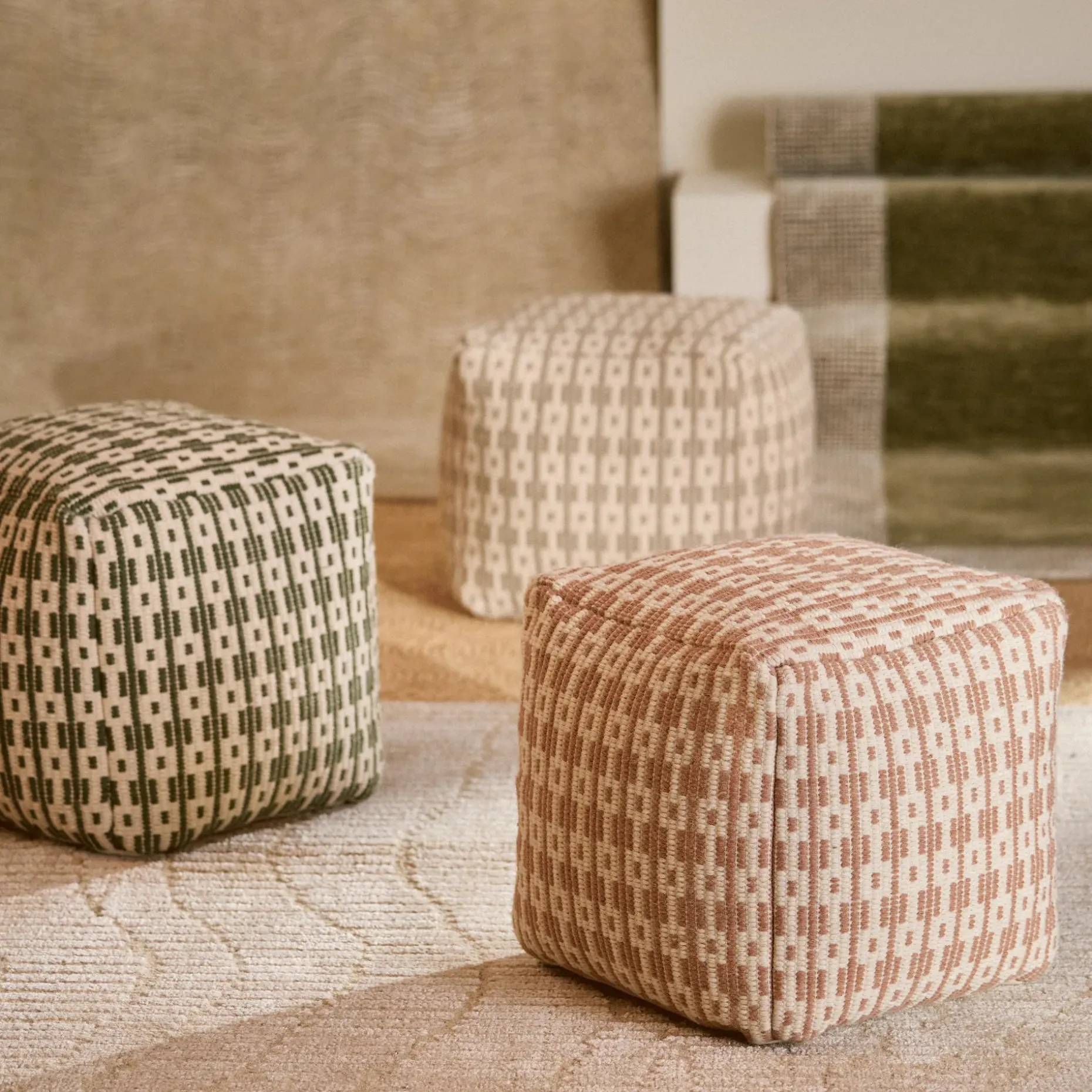 Mia 18" Pouf - Doe Taupe