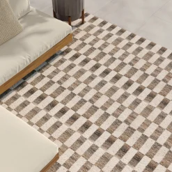 Mira 8 x 10 Indoor/Outdoor Rug - Checkered Brown