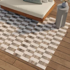 Mira 5 x 8 Indoor/Outdoor Rug - Checkered Brown