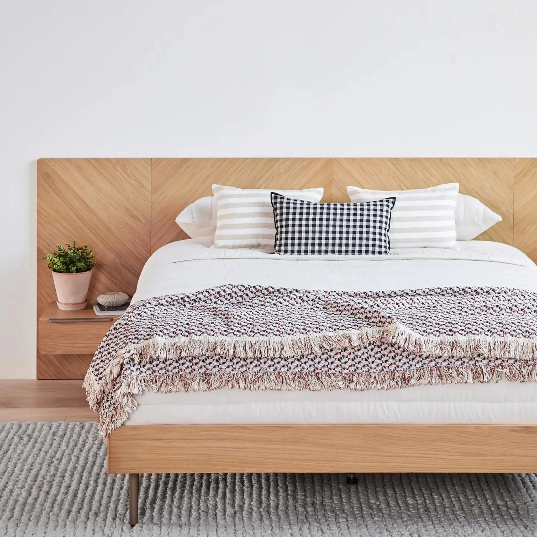 Nera Queen Low Profile Bed with Nightstands Set - Oak