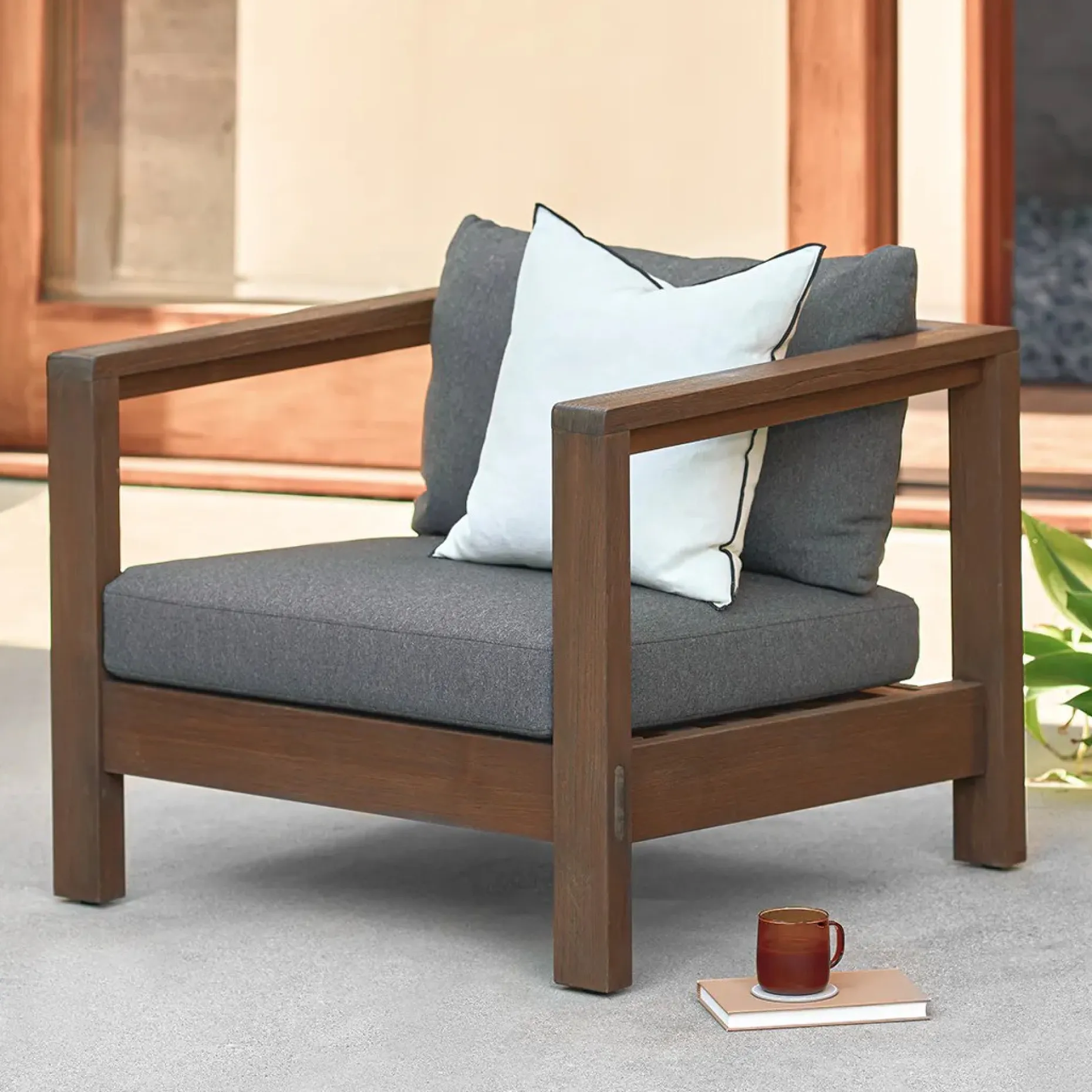 Palmera 34.5" Outdoor Lounge Chair - Dravite Black