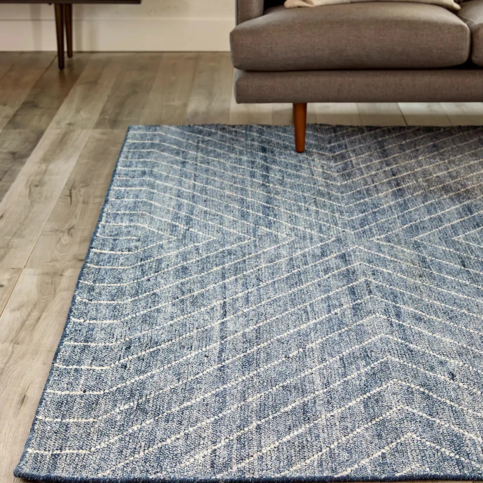Parallel 8 x 10 Rug - Wave Blue / White