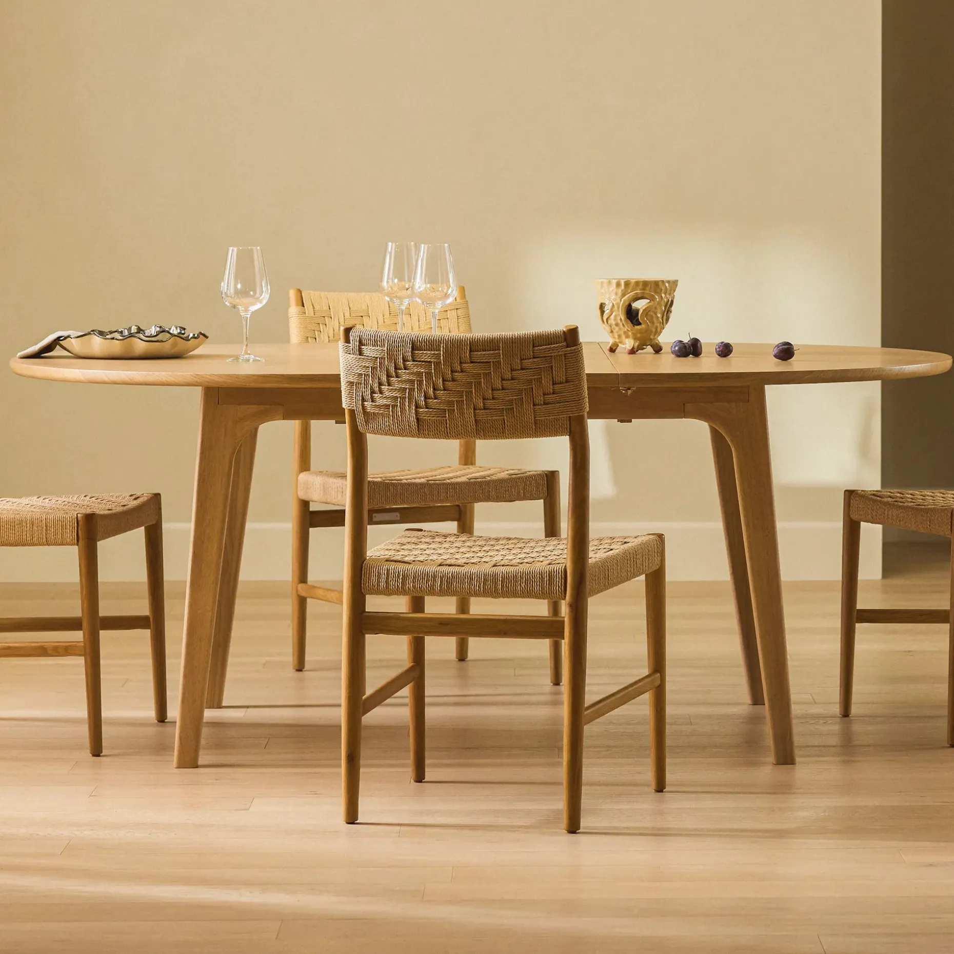 Plumas 55" - 74.75" Extendable Dining Table - White Oak