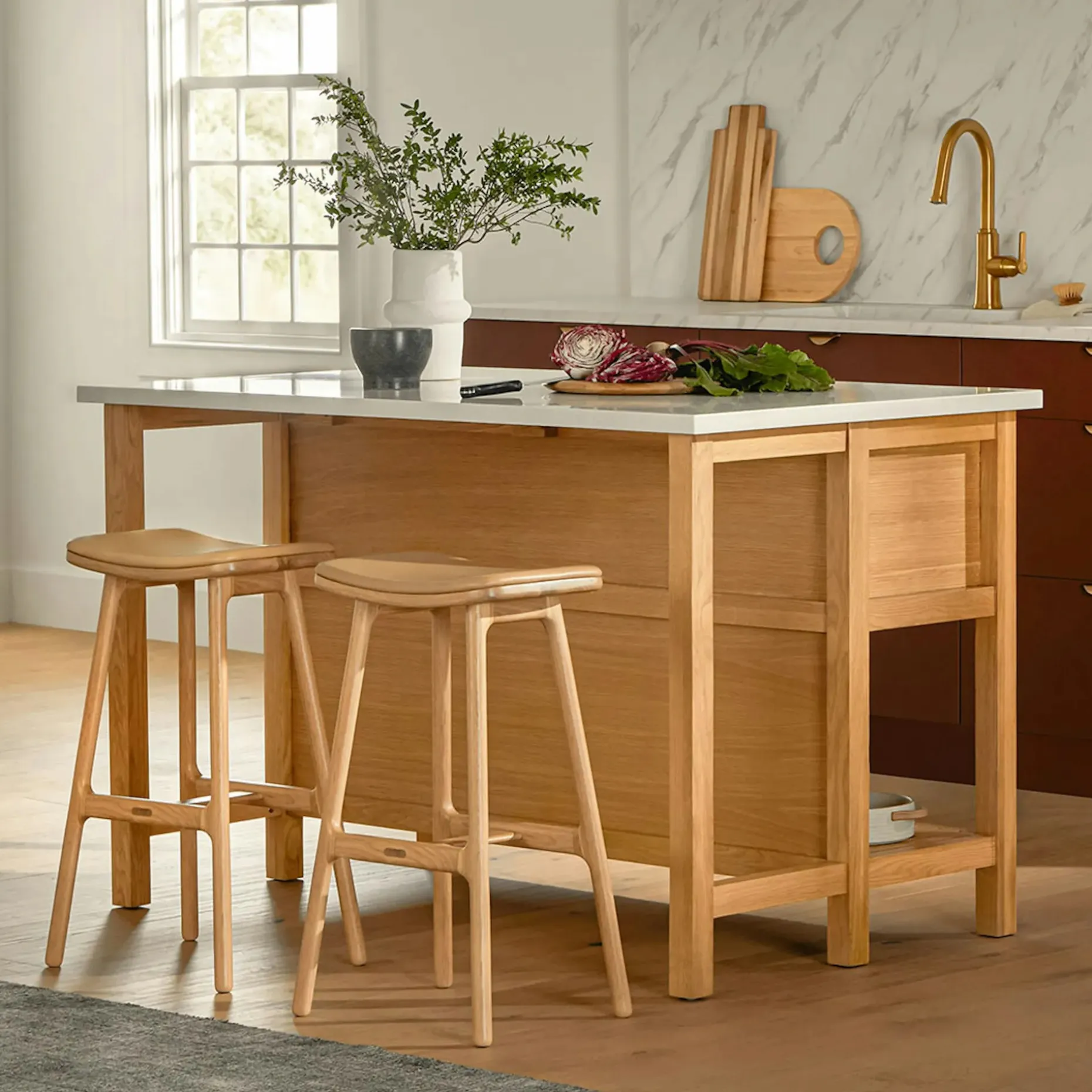 Quincy 57.5" Kitchen Island - Oak