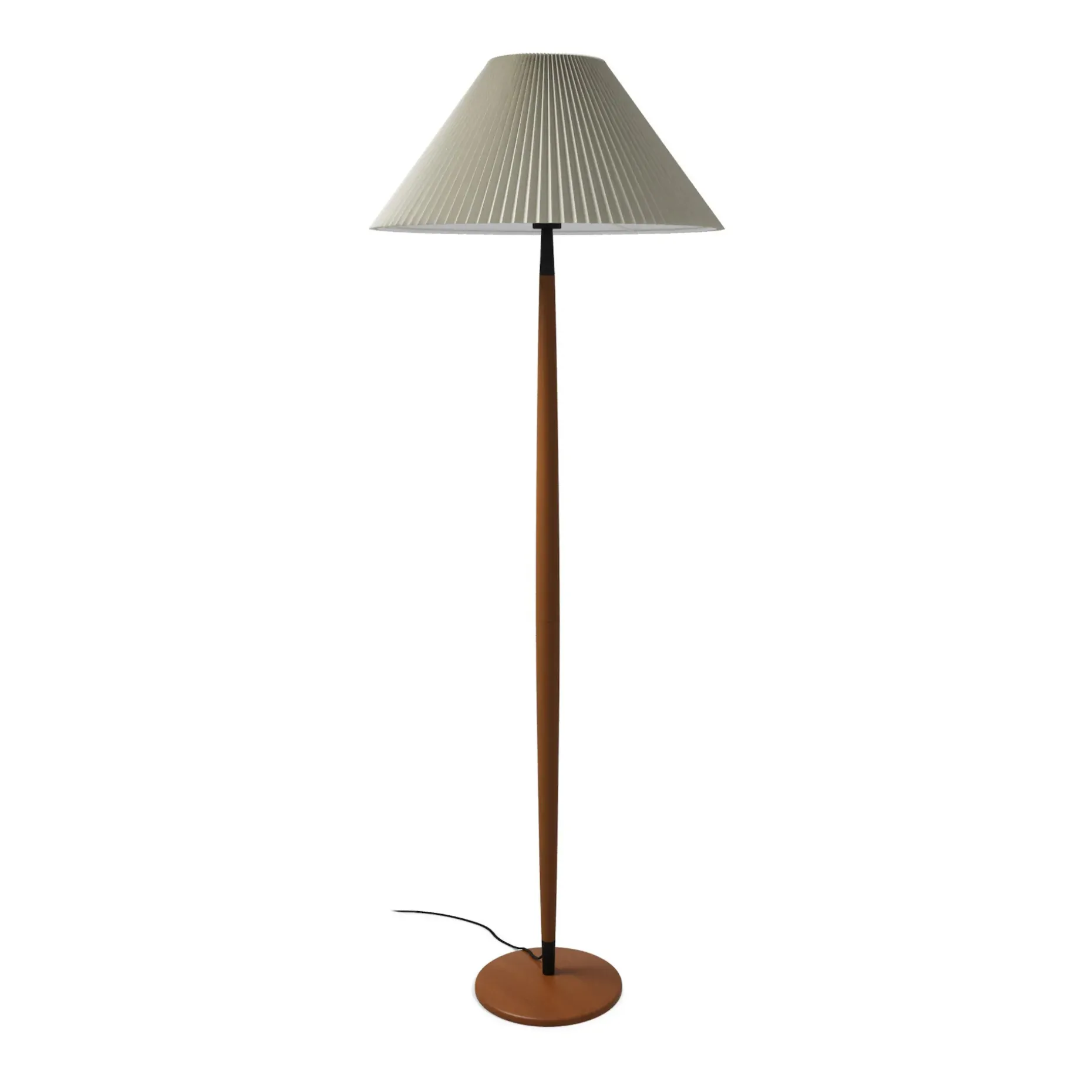 Rye Floor Lamp - Walnut
