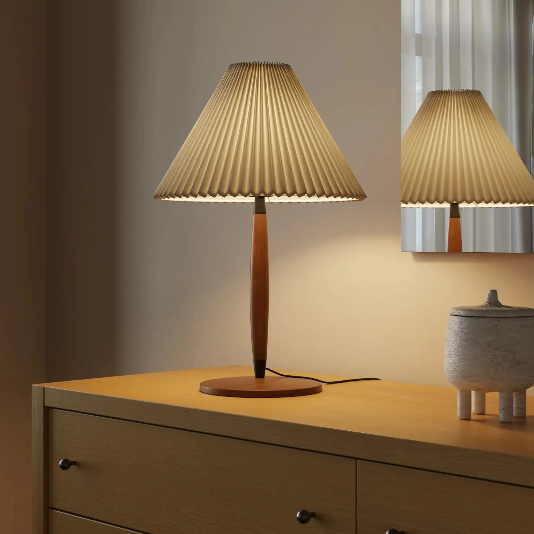 Rye Table Lamp - Walnut