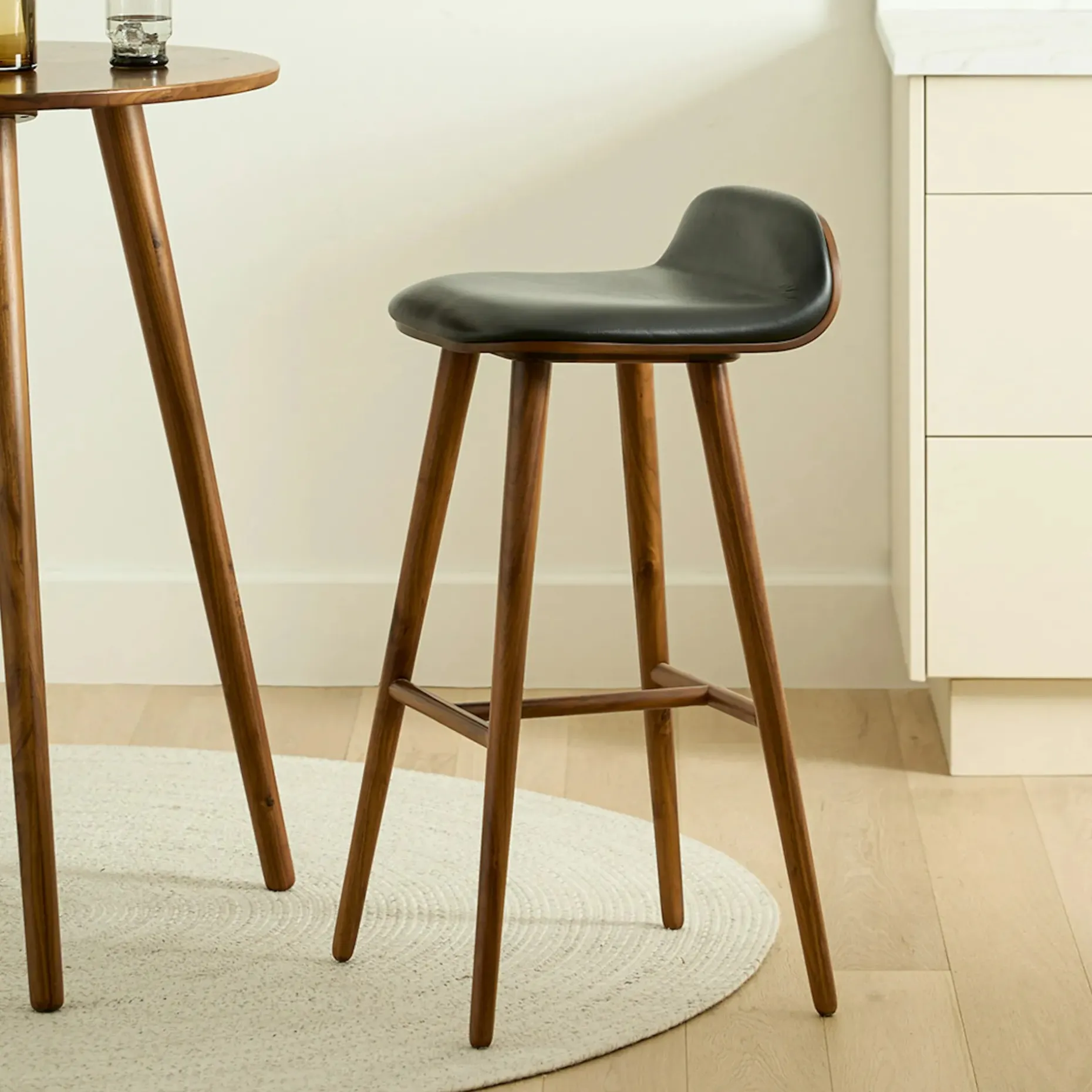 Sede Leather Bar Stool - Walnut and Black