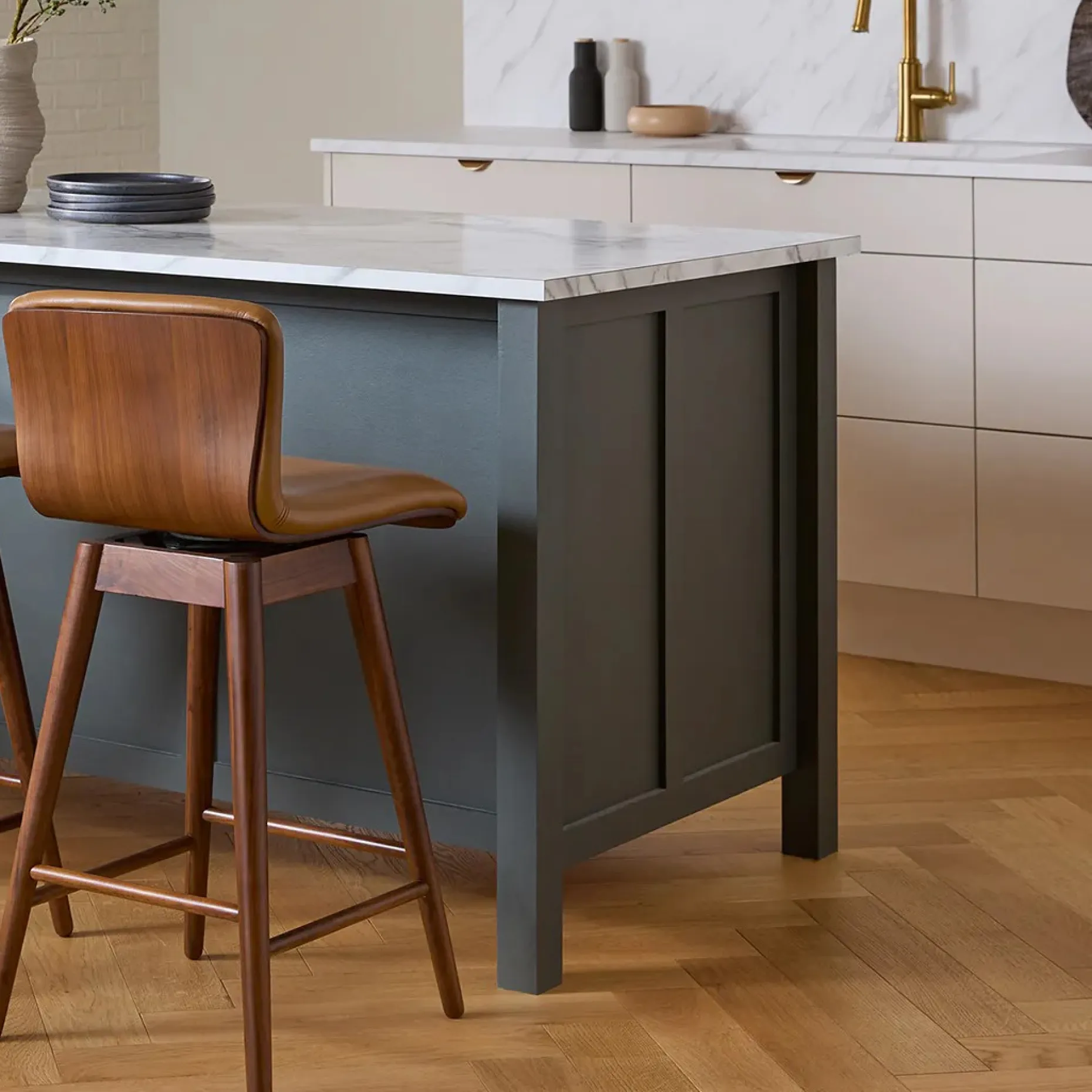 Sede Leather Swivel Counter Stool - Walnut and Toscana Tan