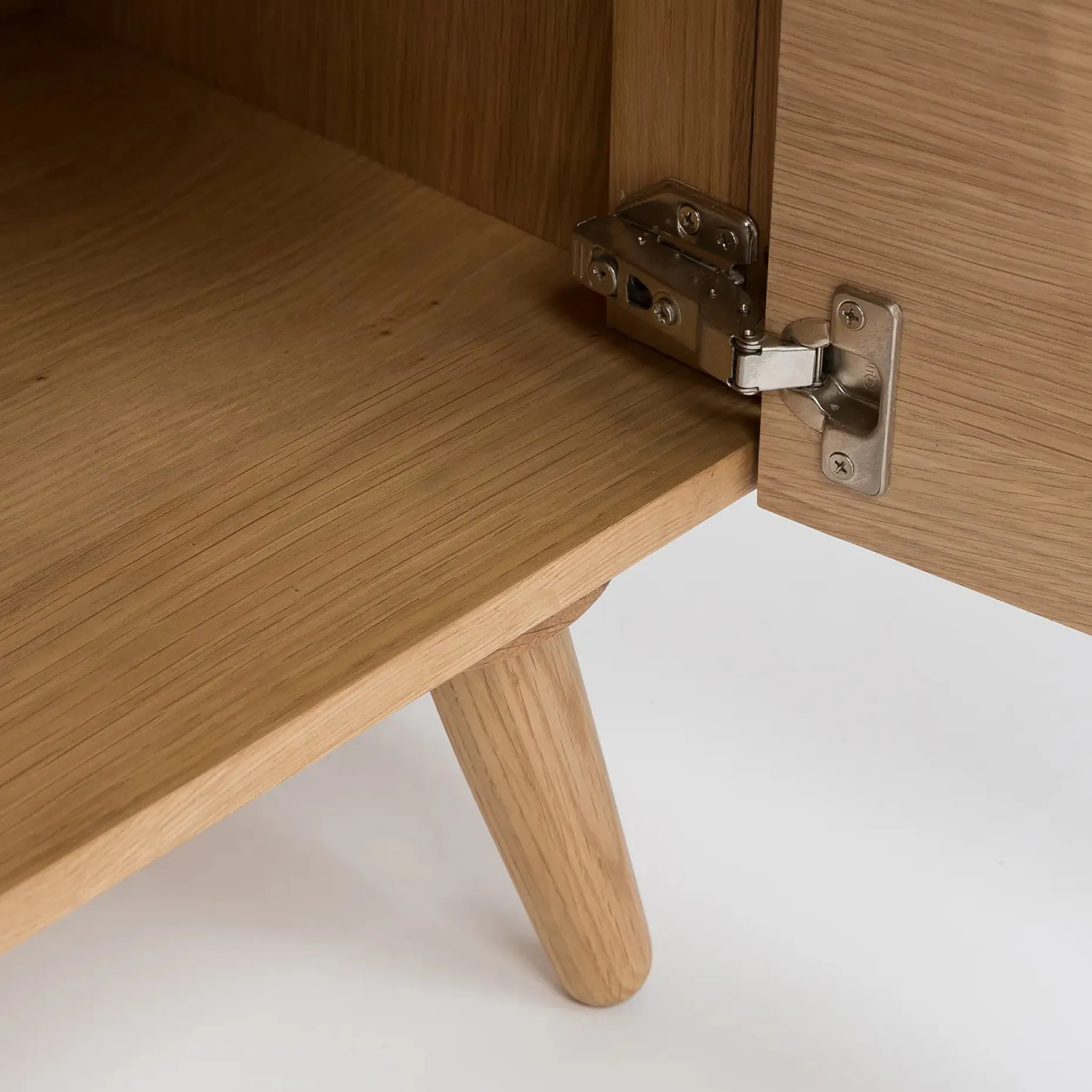 Seno 63" Low Media Unit - Oak
