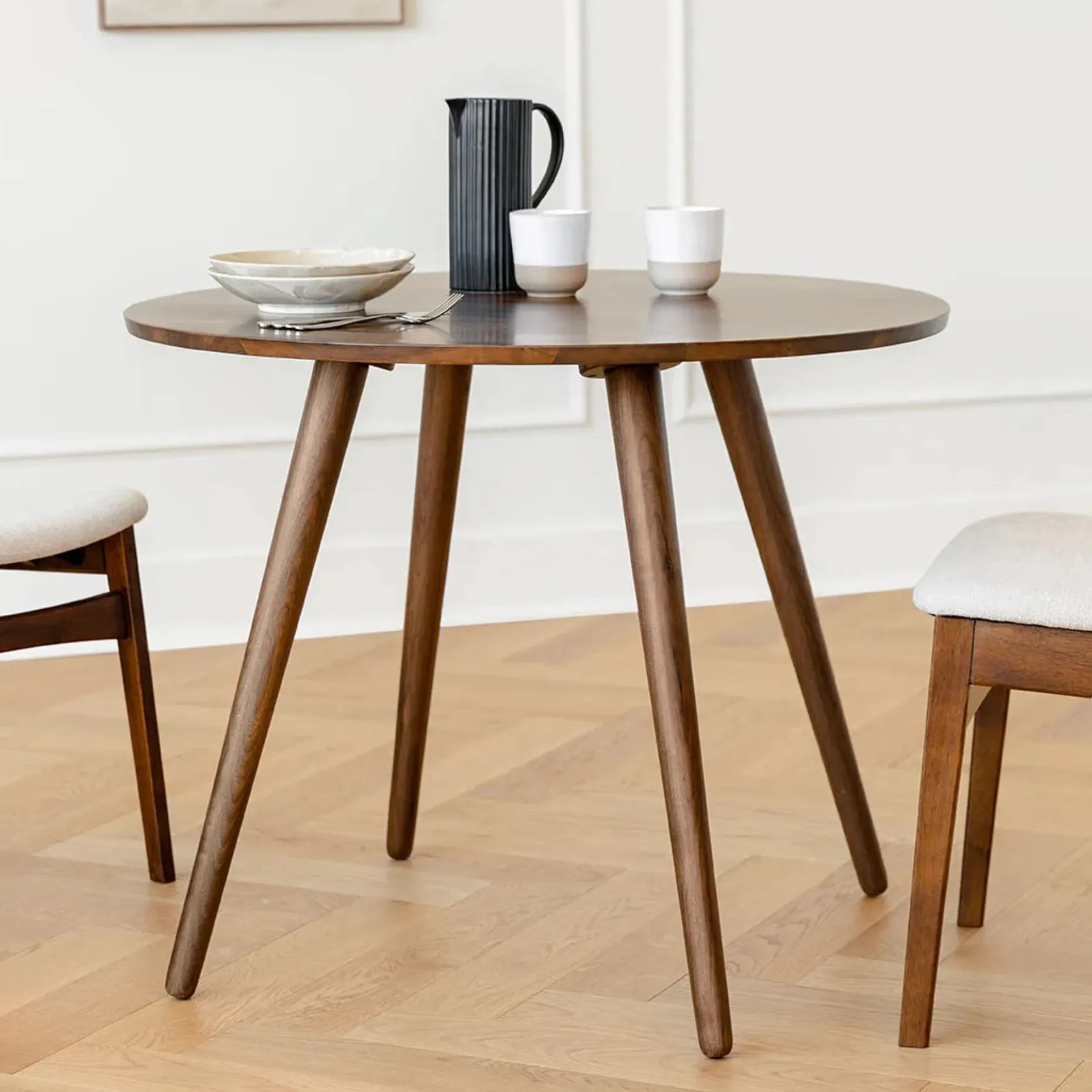Seno 36" Round Dining Table - Walnut