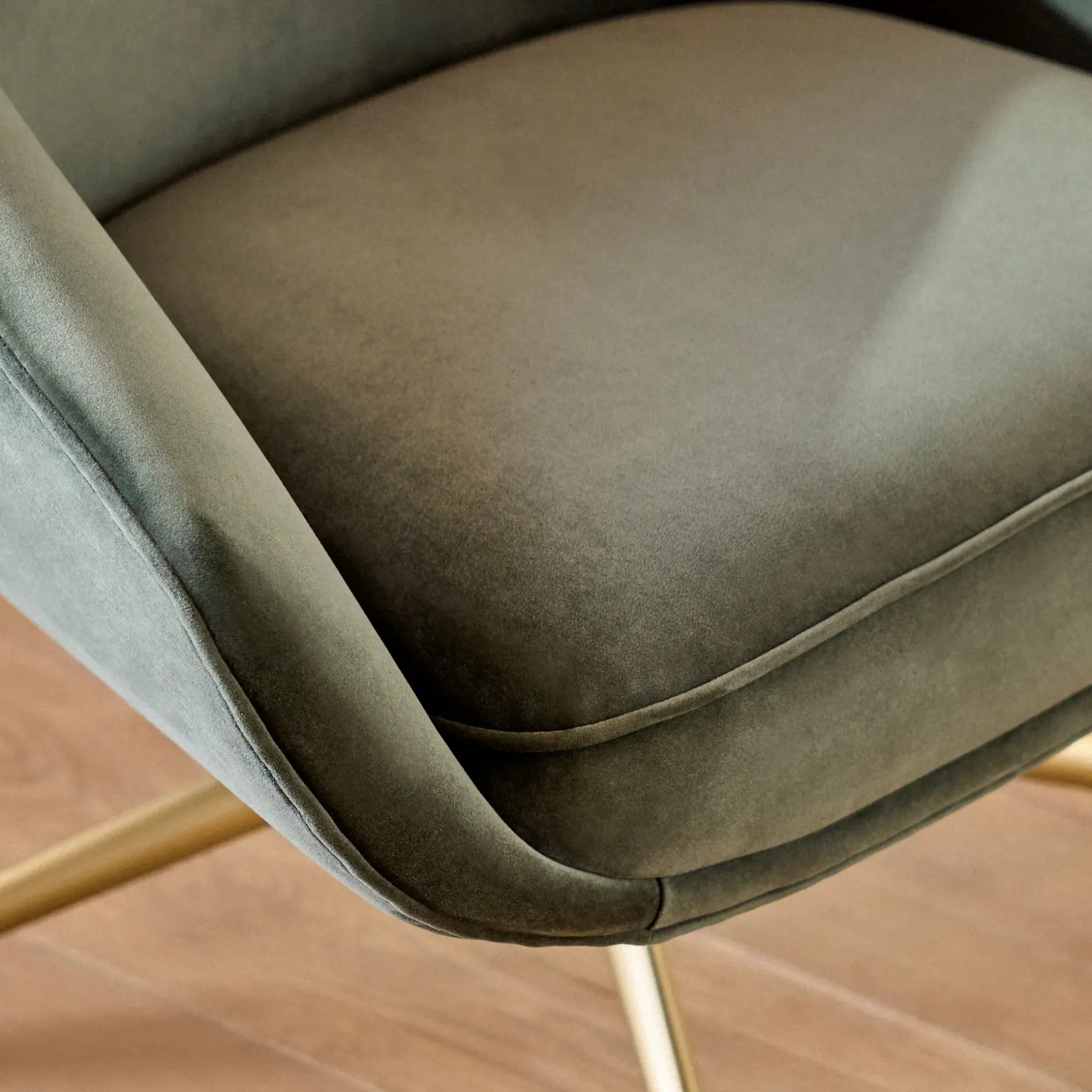 Sterling 33" Velvet Swivel Chair - Hale Fir Green