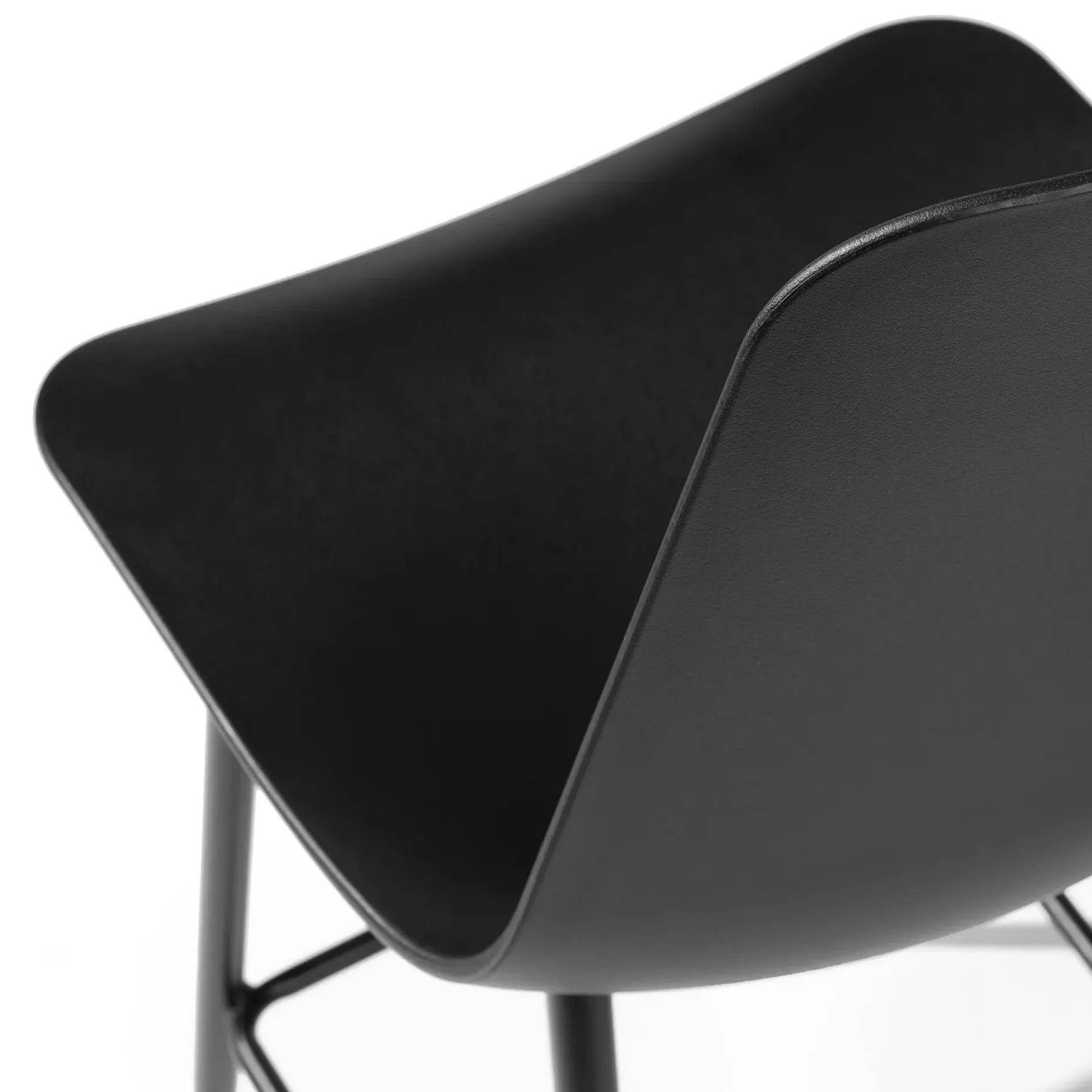 Svelti Bar Stool - Pure Black