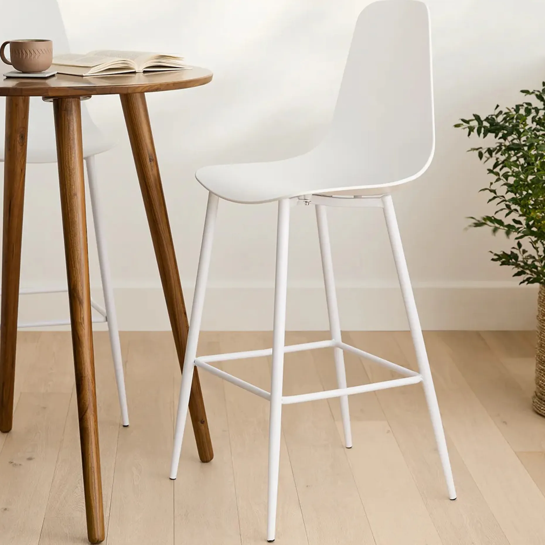 Svelti Bar Stool - Pure White