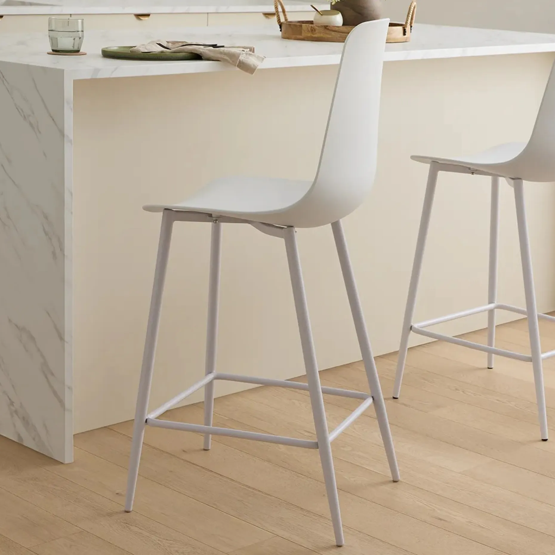 Svelti Counter Stool - Pure White