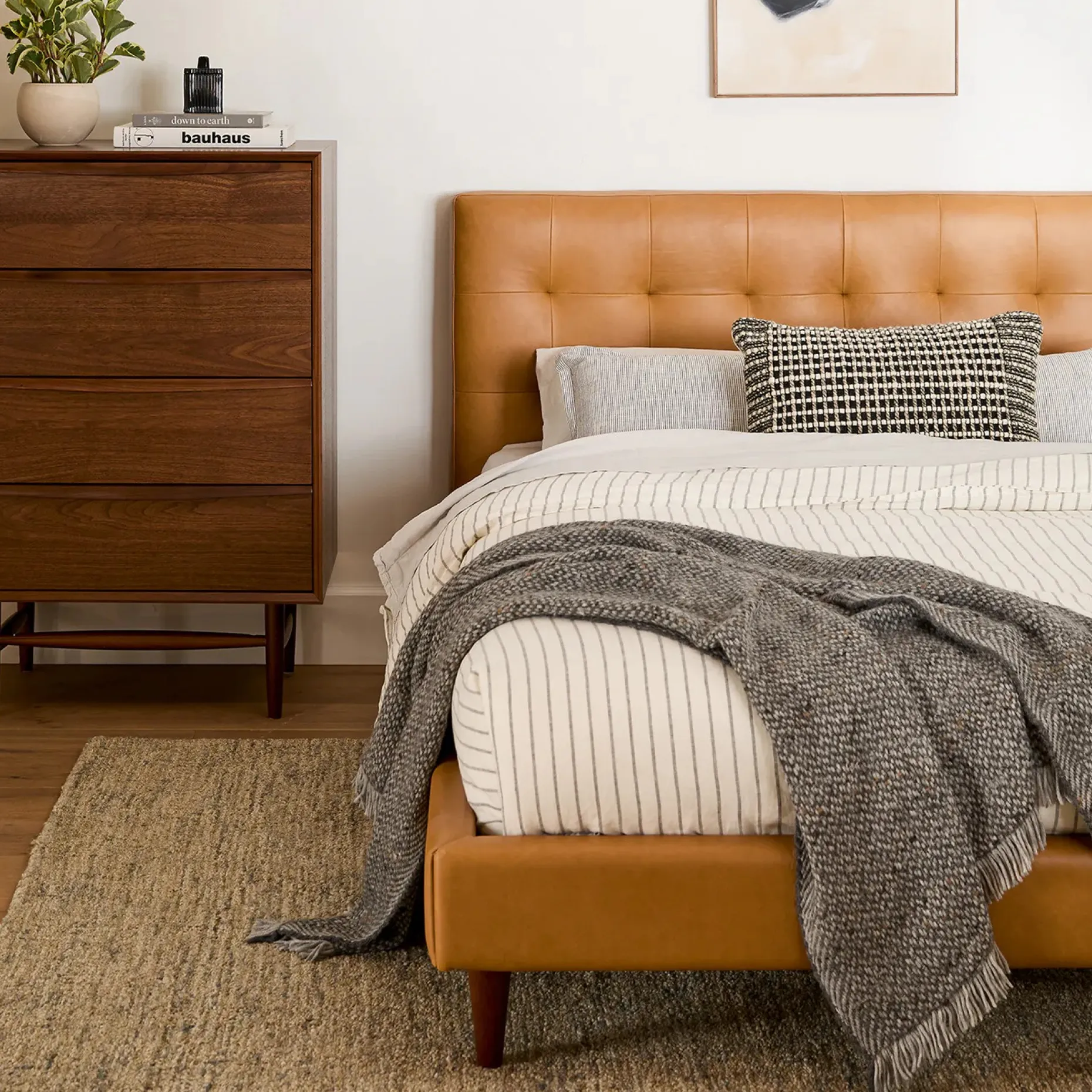 Sven Queen Tufted Leather Bed - Charme Tan