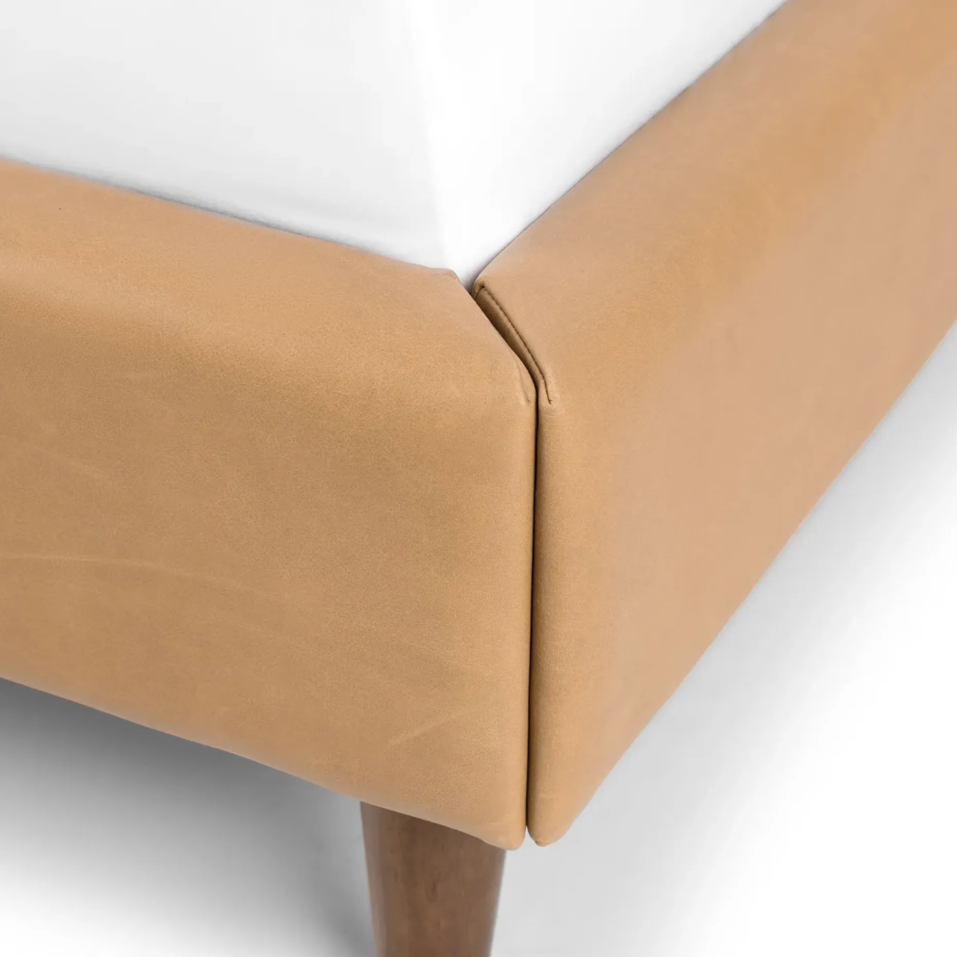 Sven Queen Tufted Leather Bed - Charme Tan