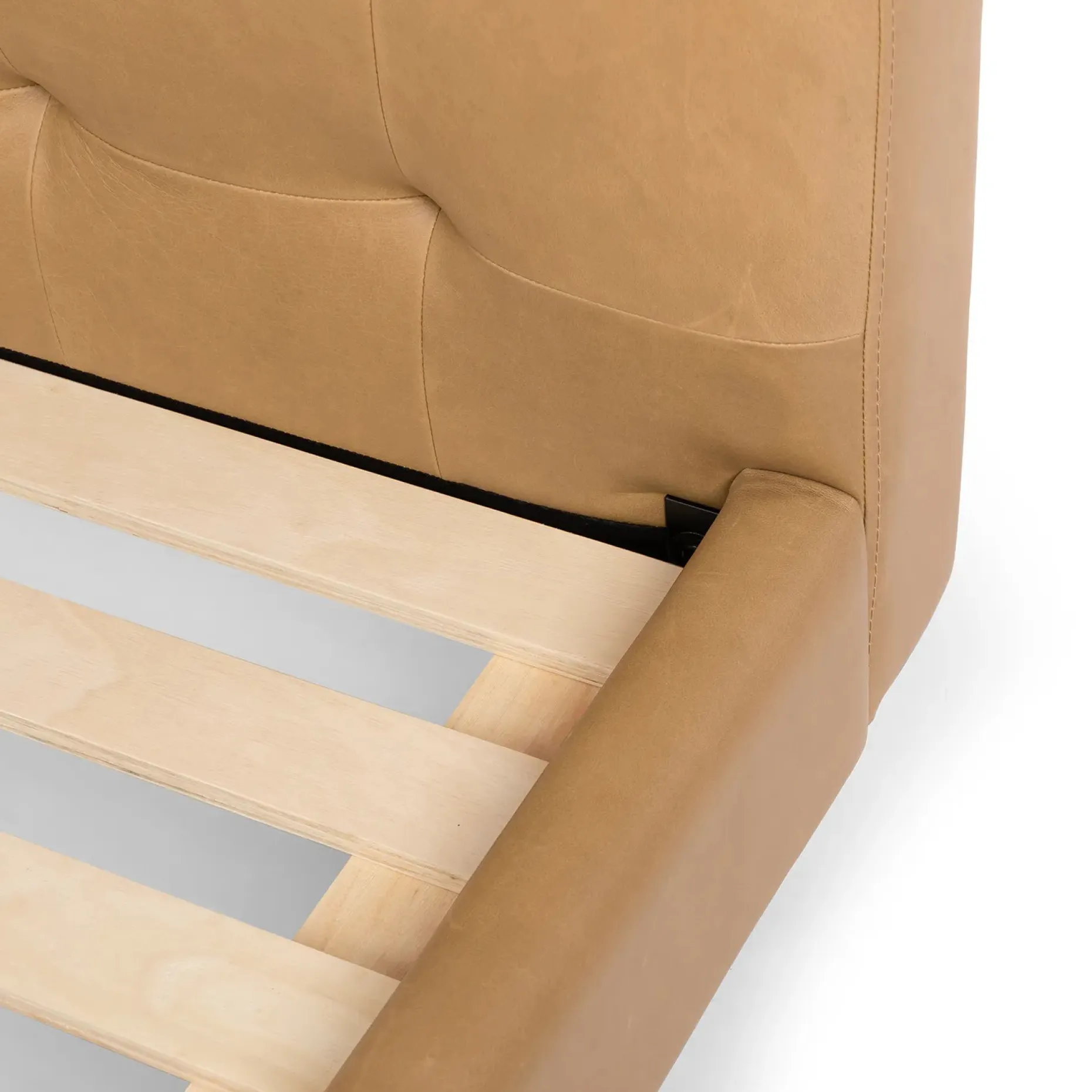 Sven Queen Tufted Leather Bed - Charme Tan