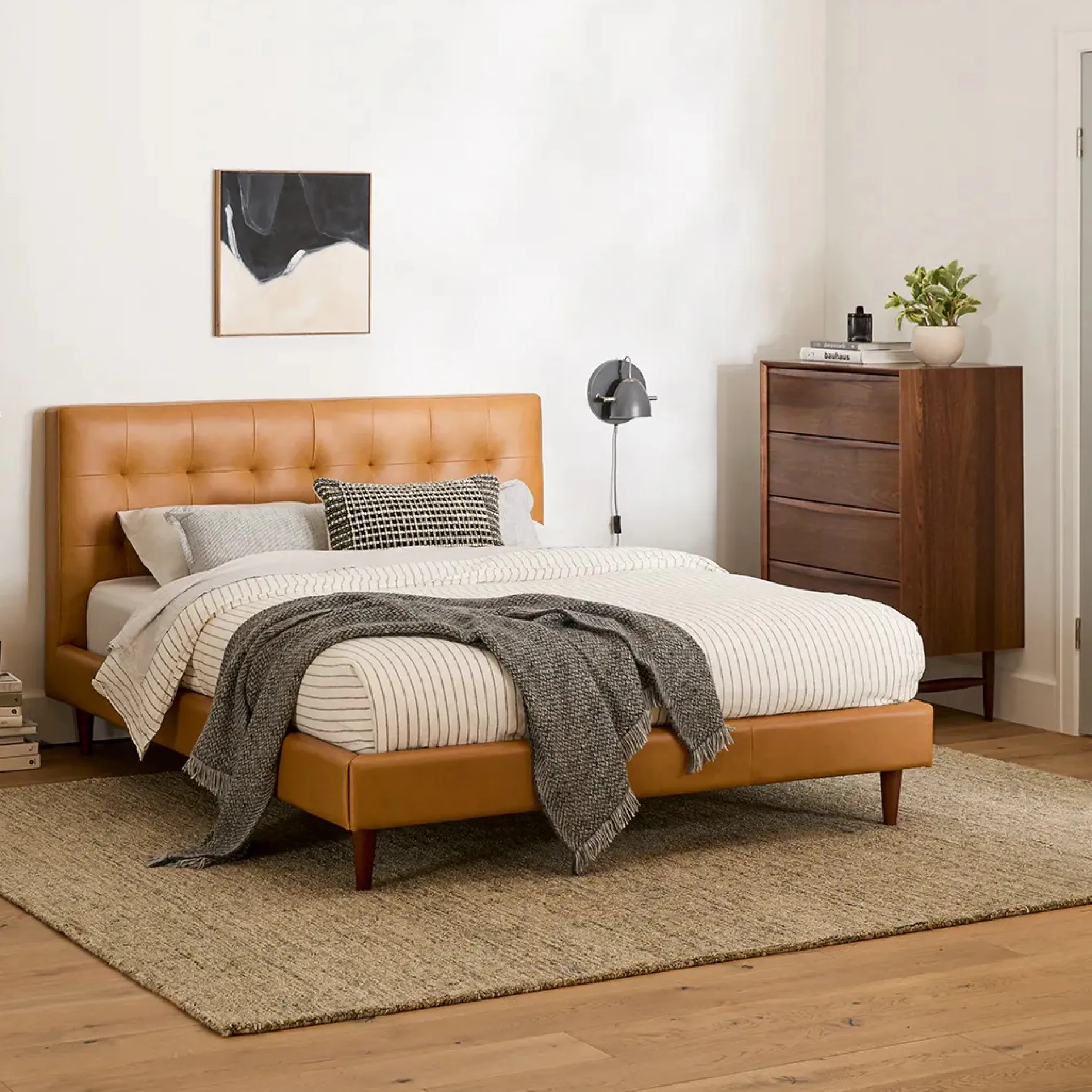 Sven Queen Tufted Leather Bed - Charme Tan