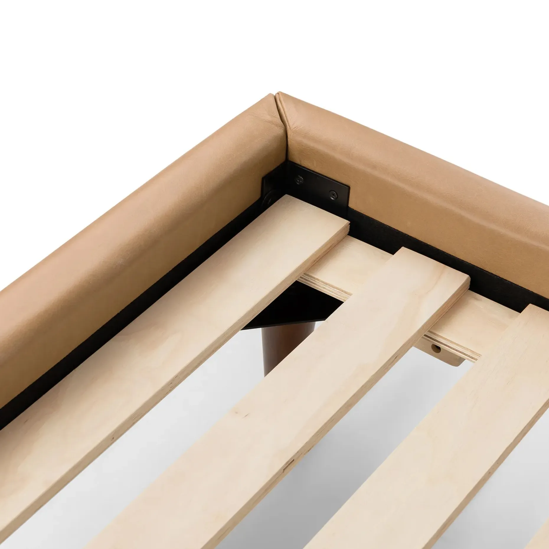 Sven Queen Tufted Leather Bed - Charme Tan