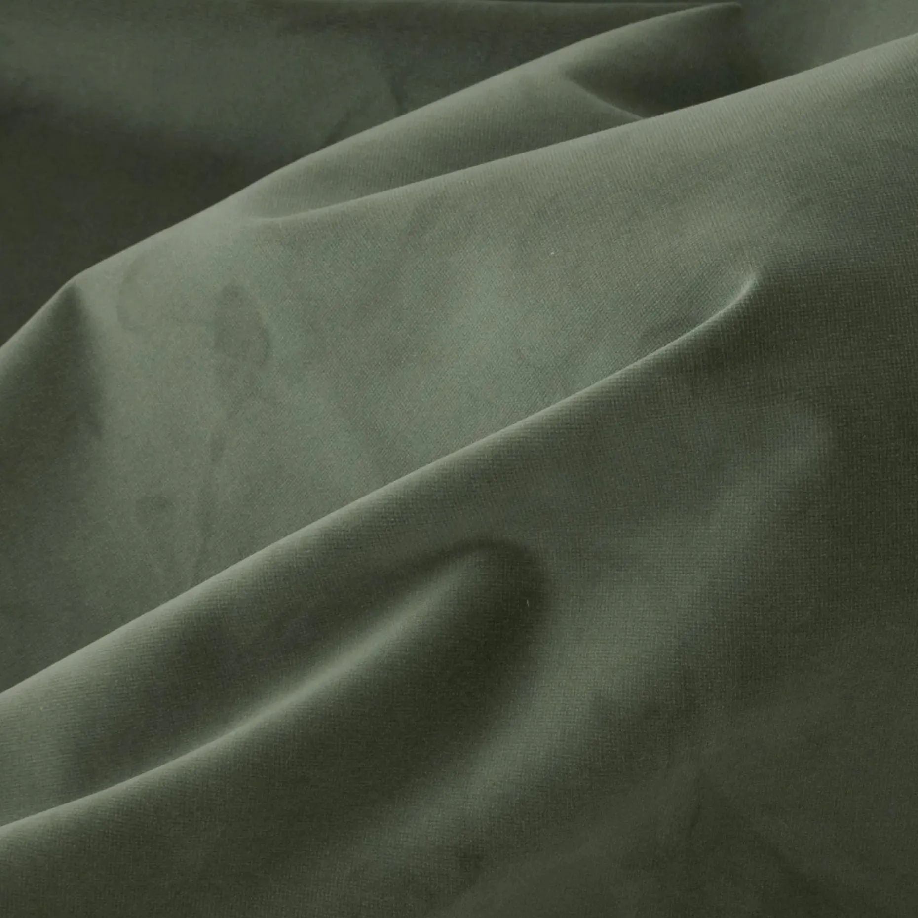 Sven Queen Tufted Velvet Bed - Plush Pacific Green