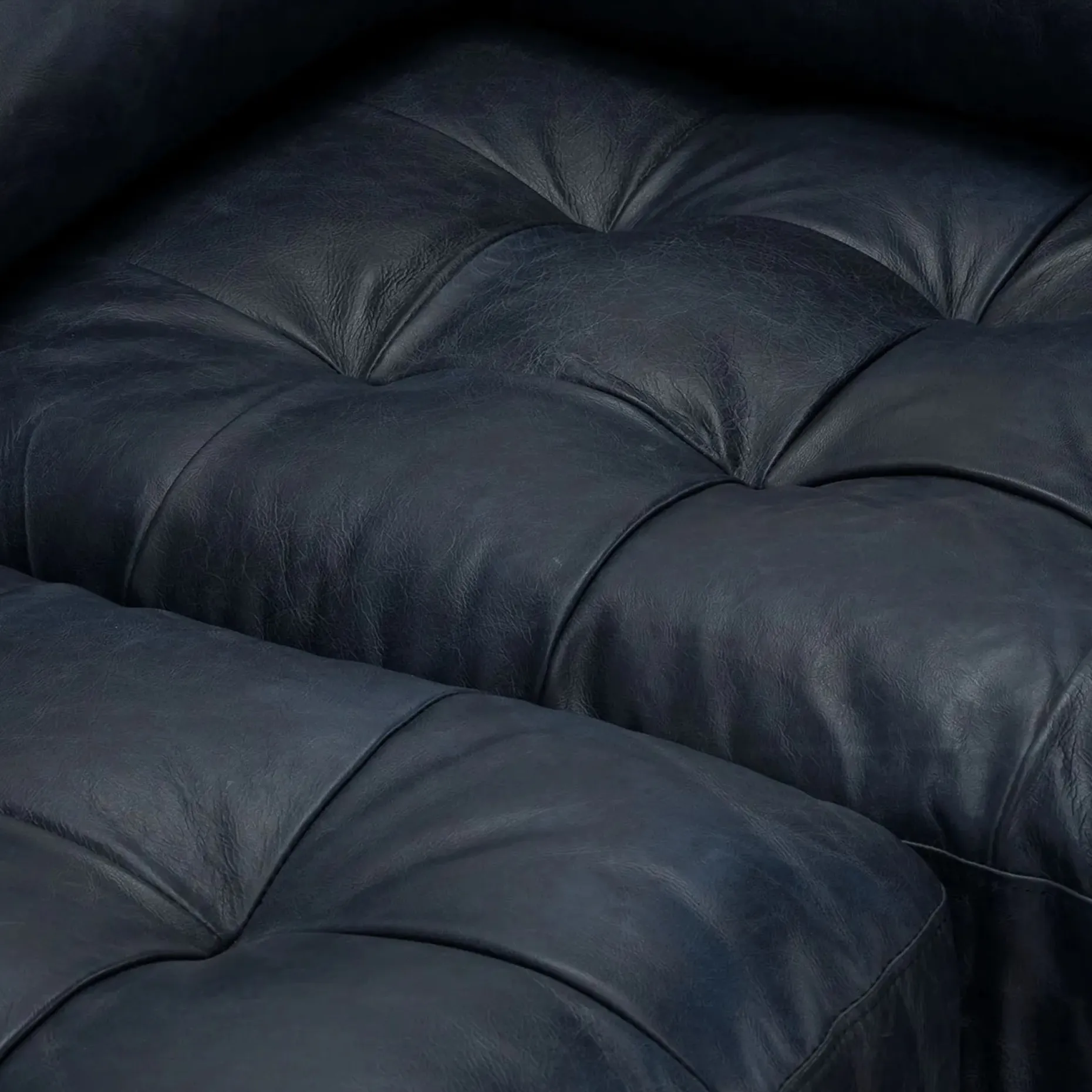 Sven 100" Tufted Leather Right Sectional - Oxford Blue