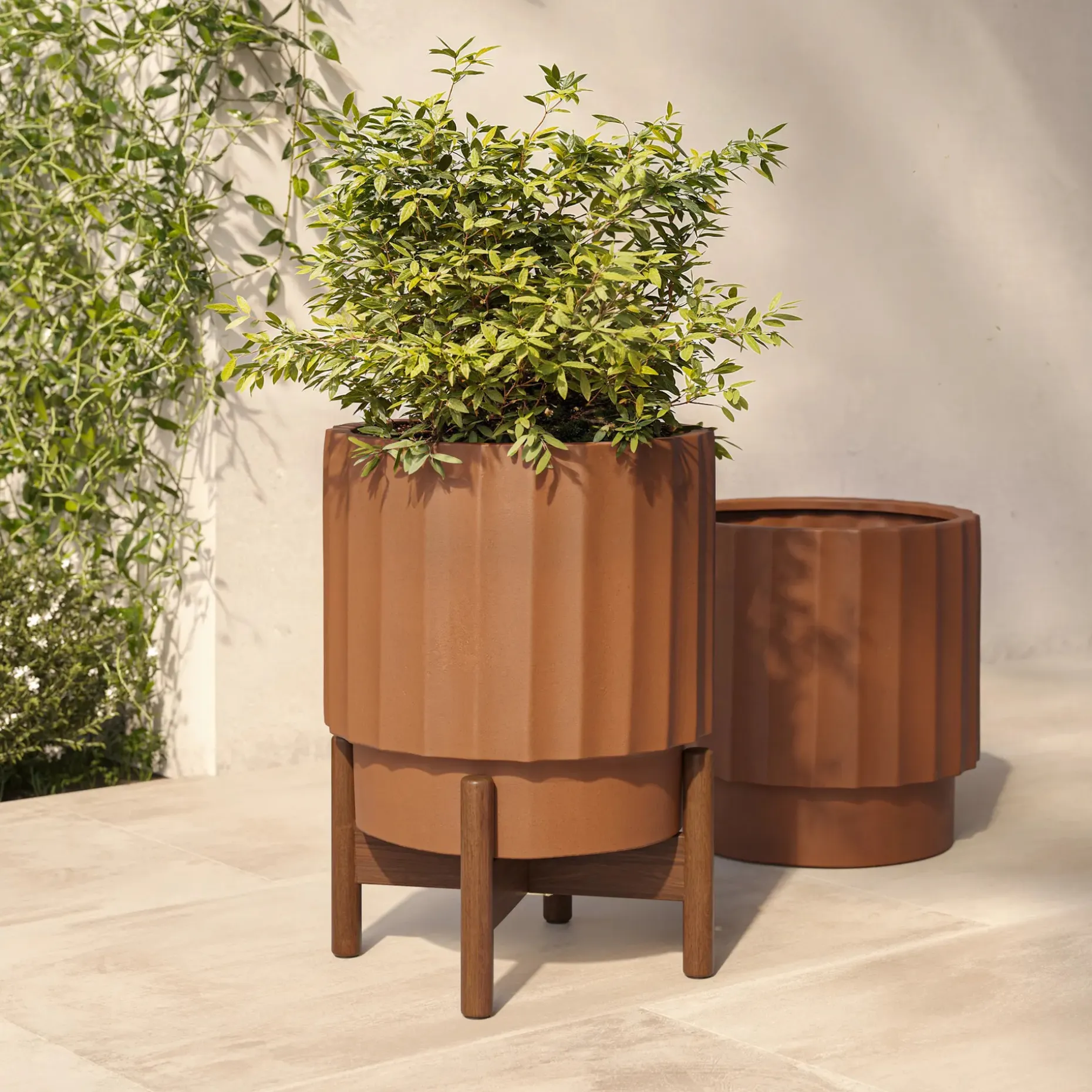 Tera Short Indoor/Outdoor Planter Set - Terracota and Walnut
