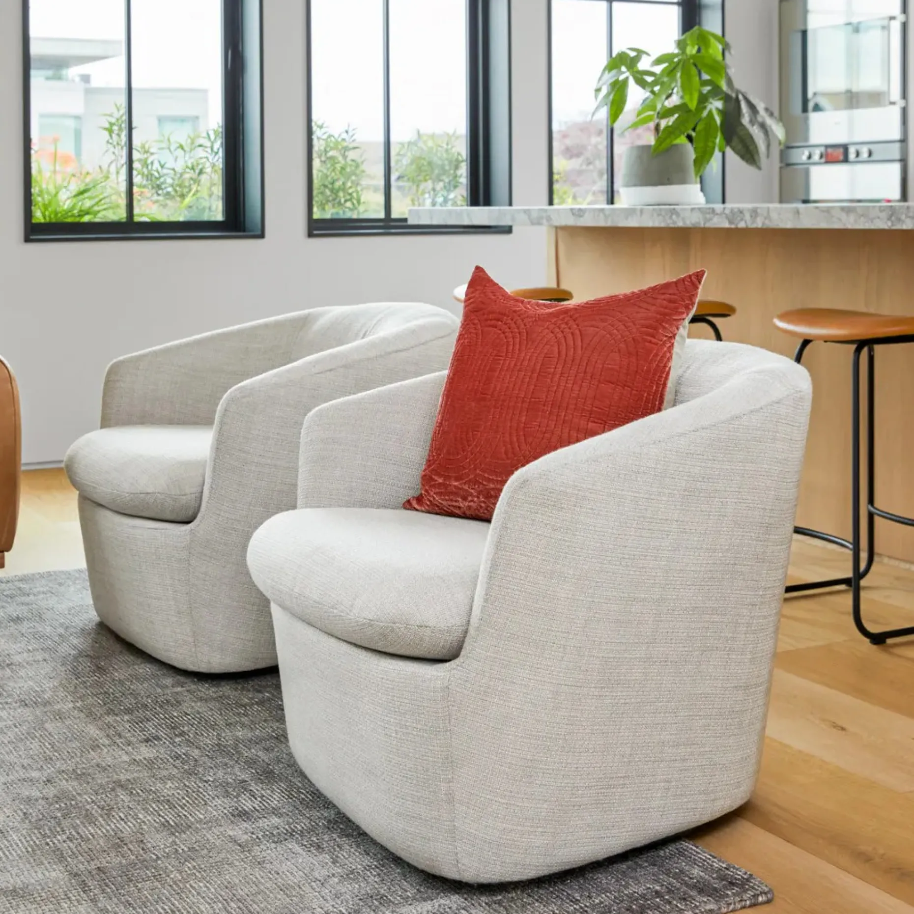 Turoy 32.5" Swivel Lounge Chair - Wicklow Gray