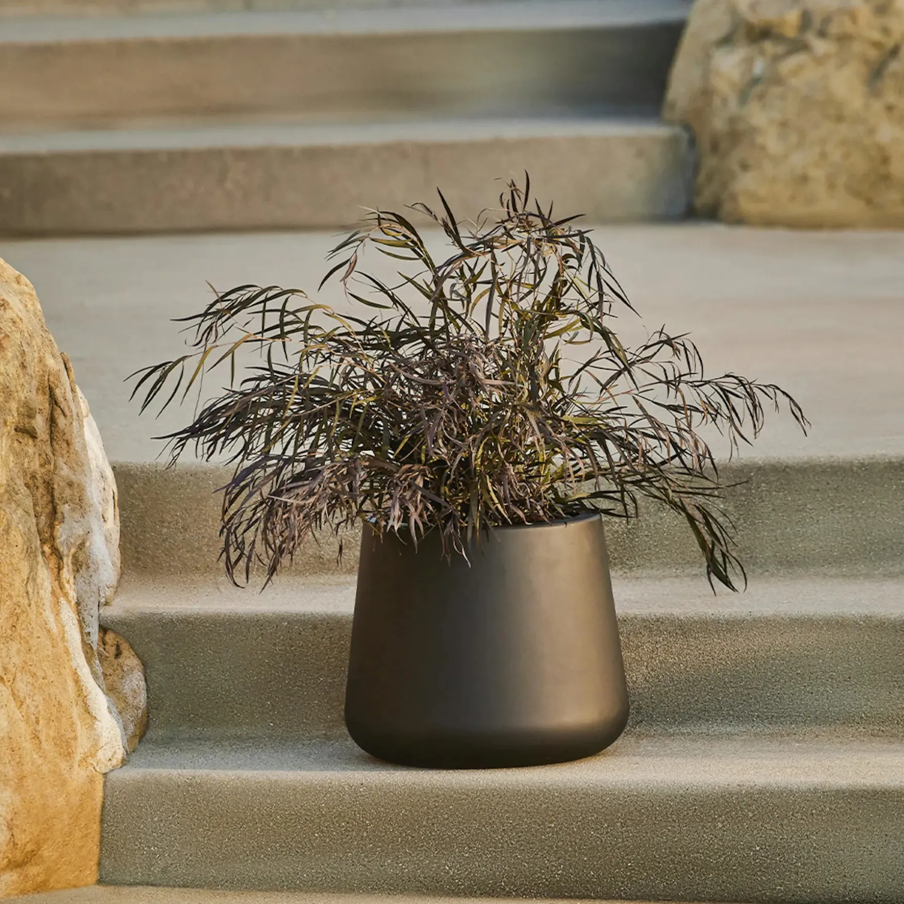 Tuva Narrow Indoor/Outdoor Planter - Black